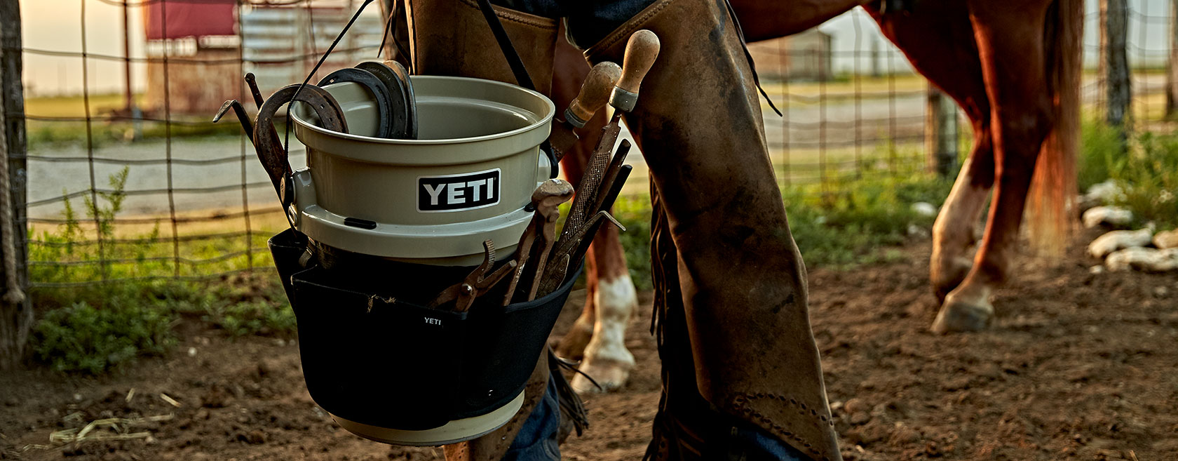 Yeti loadout Bucket charcoal w/ caddy, honeycomb lid, & pocket