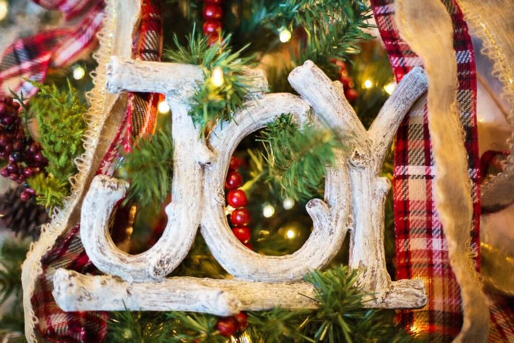 Properly Hanging Lights On Your Tree This Christmas